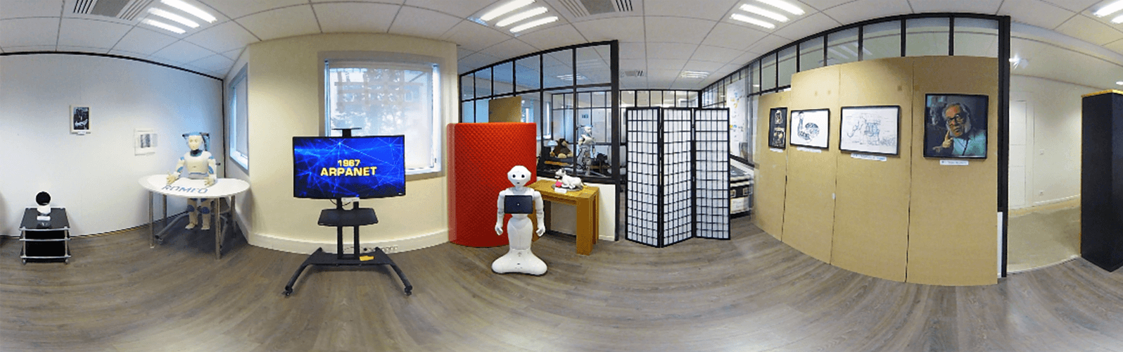La médiation vidéo 360 de test est animée, tout comme celle en 3D, par un robot Pepper.